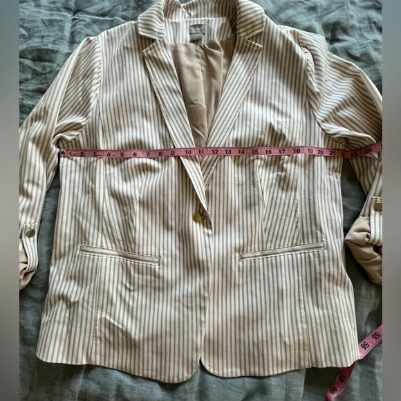 Chico’s Size 3 Bi-Stretch Tan White Striped Fully Lined Blazer Classic - Picture 6 of 7